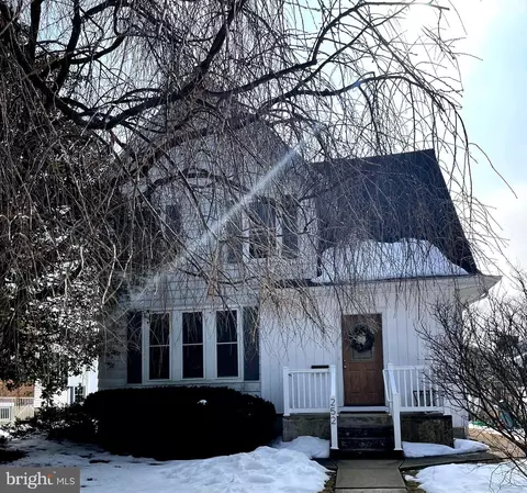 252 E Areba Ave, Hershey, PA 17033