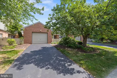 89 Cambridge Dr, Hershey, PA 17033
