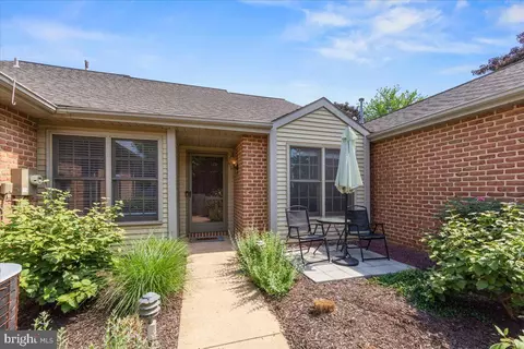 89 Cambridge Dr, Hershey, PA 17033