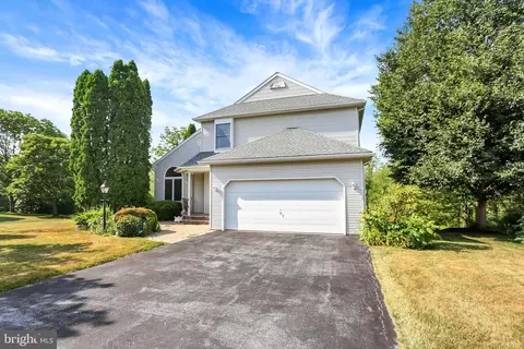 6504 Carmen Ct, Harrisburg, PA 17112