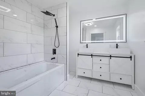 Bath - 432-434 E Derry Rd, Hershey, PA 17033 photo 7 of 8
