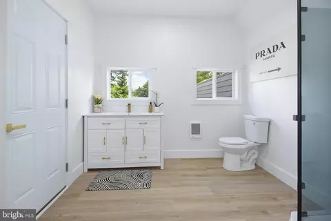 Bath - 432-434 E Derry Rd, Hershey, PA 17033 photo 1 of 8