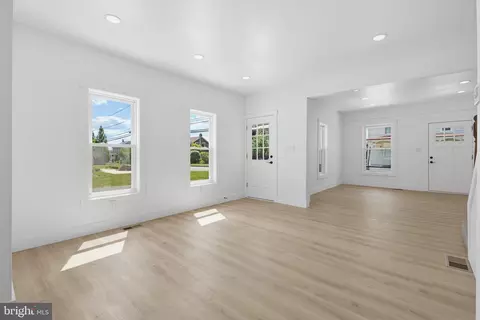 Living - 432-434 E Derry Rd, Hershey, PA 17033 photo 2 of 3