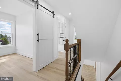 Entry Way - 432-434 E Derry Rd, Hershey, PA 17033 photo 11 of 13