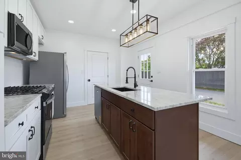Entry Way - 432-434 E Derry Rd, Hershey, PA 17033 photo 8 of 13