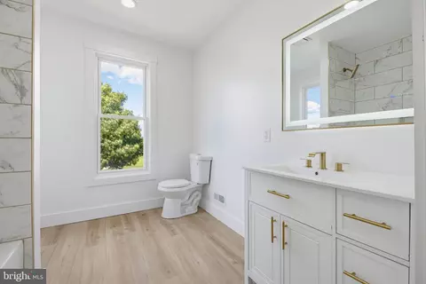 Bath - 432-434 E Derry Rd, Hershey, PA 17033 photo 2 of 8