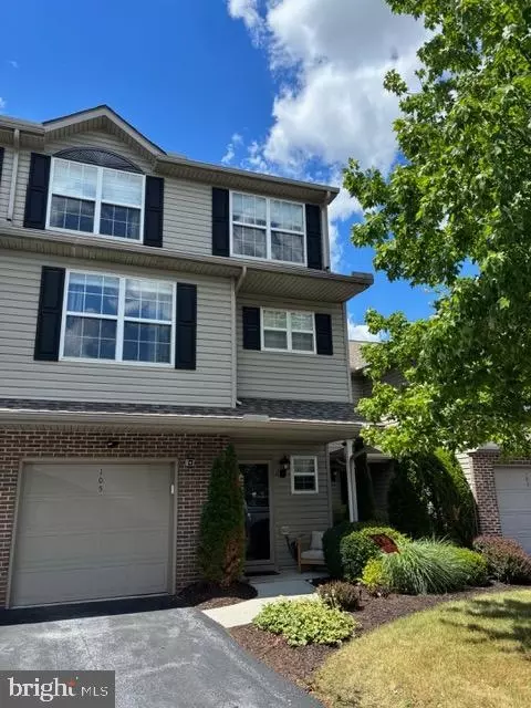 105 Hawk Ct, Hummelstown, PA 17036
