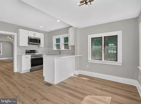 Entry Way - 416 E Derry Rd, Hershey, PA 17033 photo 5 of 11