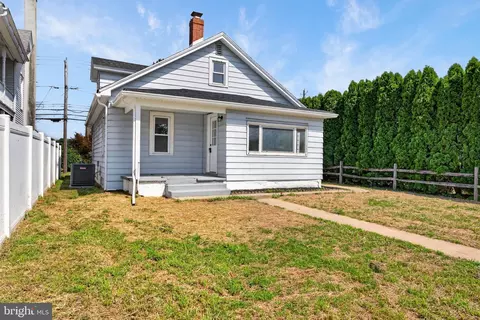 Exterior - 416 E Derry Rd, Hershey, PA 17033 photo 4 of 5