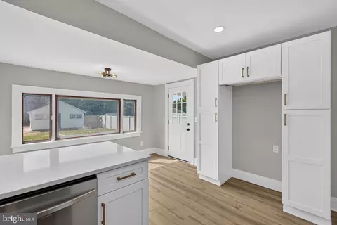 Entry Way - 416 E Derry Rd, Hershey, PA 17033 photo 4 of 11