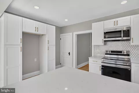 Entry Way - 416 E Derry Rd, Hershey, PA 17033 photo 3 of 11