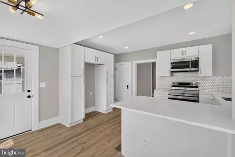 Entry Way - 416 E Derry Rd, Hershey, PA 17033 photo 8 of 11