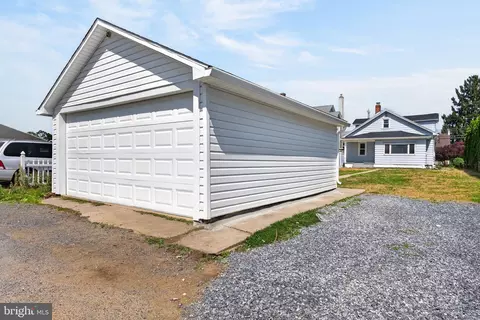 Exterior - 416 E Derry Rd, Hershey, PA 17033 photo 5 of 5