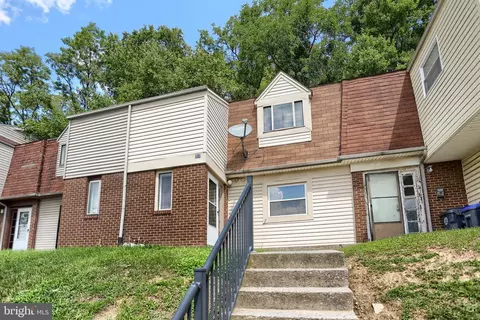 707 Saint Marys Dr, Steelton, PA 17113