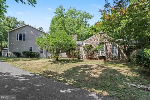 2415 Paxton Church Rd, Harrisburg, PA 17110