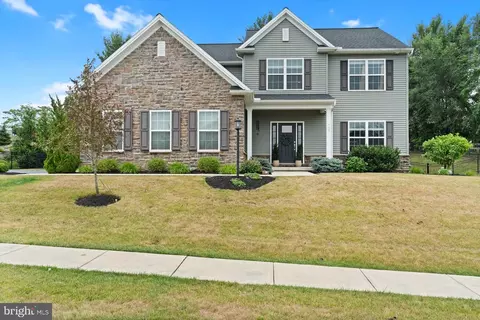 727 Christians Dr, Harrisburg, PA 17112