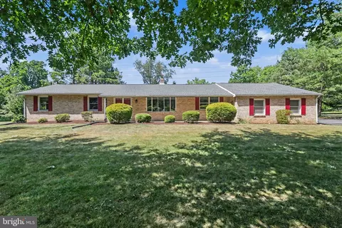 1308 Montfort Dr, Harrisburg, PA 17110