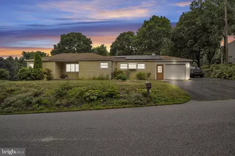 601 Gaynor Ln, Harrisburg, PA 17111