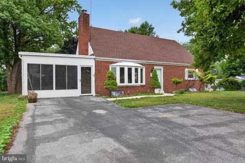 5595 Arminda St, Harrisburg, PA 17109