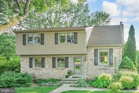 8 Sycamore Rd, Hummelstown, PA 17036