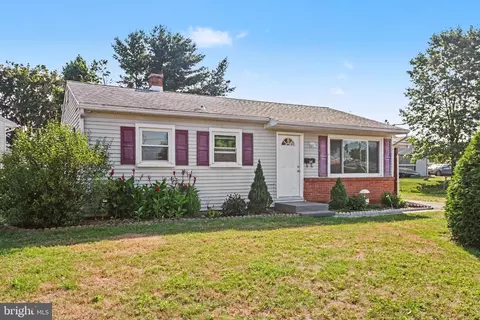 100 Nissley Dr, Middletown, PA 17057