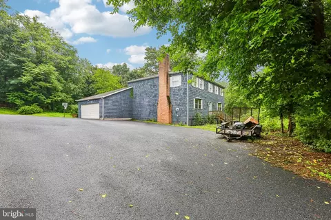 4317 Winthrop Dr, Harrisburg, PA 17112