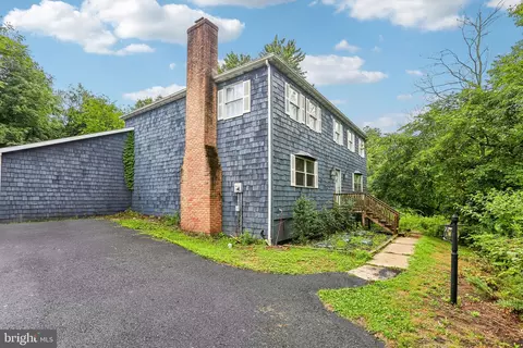 4317 Winthrop Dr, Harrisburg, PA 17112