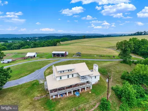 267 Hobby Horse Ln, Millersburg, PA 17061
