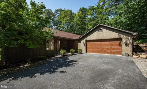 4728 Great Oak Ln, Harrisburg, PA 17110