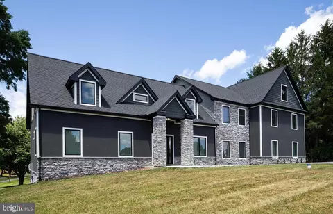 7420 Green Hill Rd, Harrisburg, PA 17112