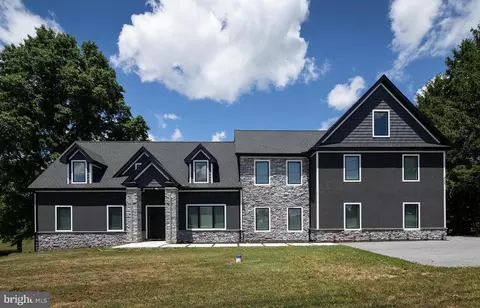 7420 Green Hill Rd, Harrisburg, PA 17112
