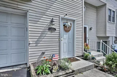 131 Chartwood Dr, Harrisburg, PA 17111