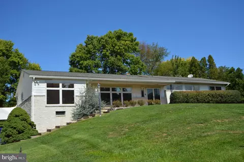 1406 Regency Cir, Harrisburg, PA 17110