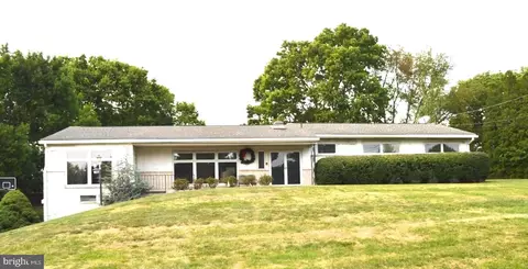 1406 Regency Cir, Harrisburg, PA 17110