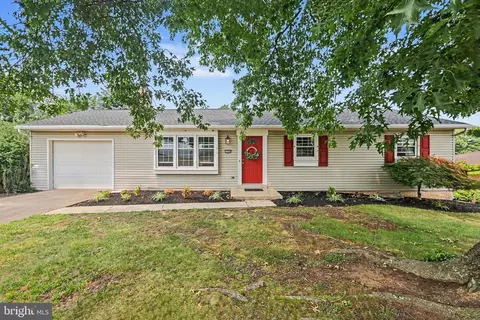 7240 Audubon Dr, Harrisburg, PA 17111