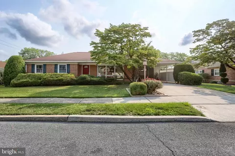 612 Latshmere Dr W, Harrisburg, PA 17109