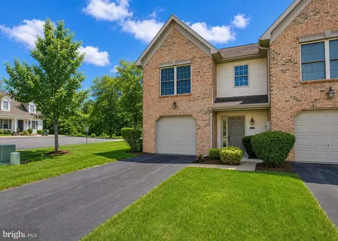 449 Waverly Woods Dr, Harrisburg, PA 17110