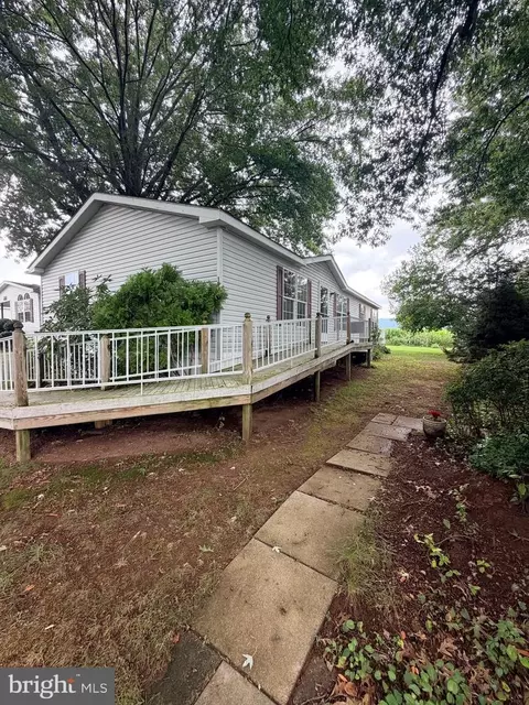 18 Midland Dr, Millersburg, PA 17061