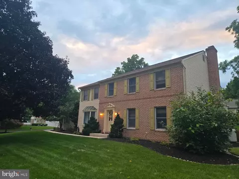 2317 Forest Hills Dr, Harrisburg, PA 17112