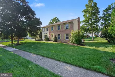2317 Forest Hills Dr, Harrisburg, PA 17112