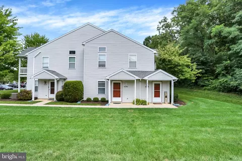 5811 Hidden Lake Dr # D, Harrisburg, PA 17111