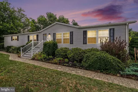 303 Dallas Dr, Grantville, PA 17028