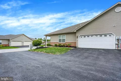 182 Meadowview Dr, Harrisburg, PA 17111