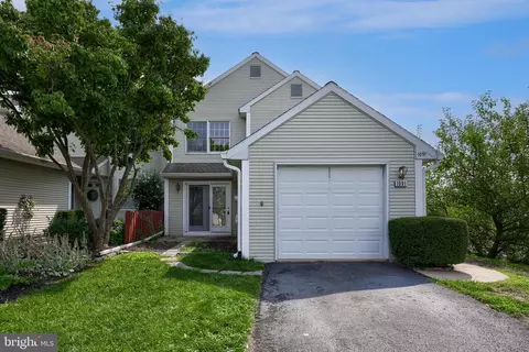 1091 Country Hill Dr, Harrisburg, PA 17111