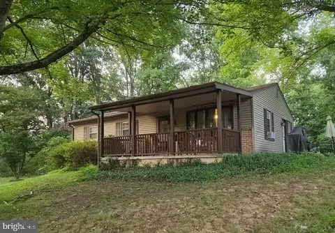 1121 Victor Ln, Dauphin, PA 17018