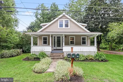 208 Pearl St, Millersburg, PA 17061