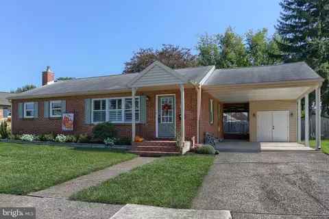 74 Runyon Rd, Hummelstown, PA 17036