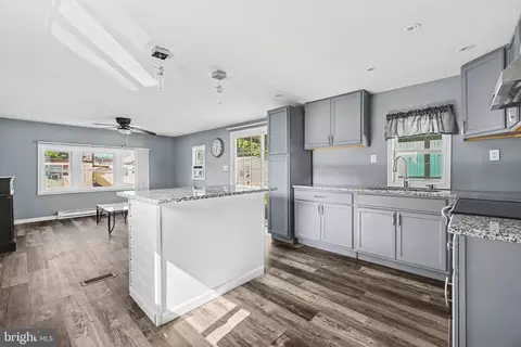 132 Park Dr, Middletown, PA 17057