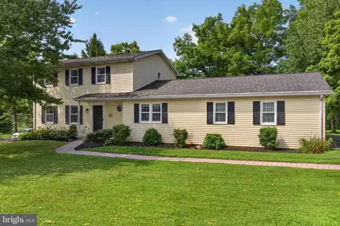 231 Dogwood Dr, Hershey, PA 17033