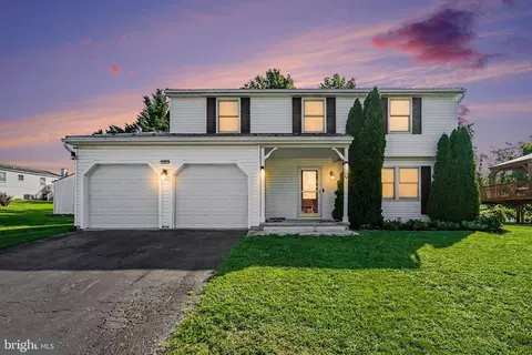 5572 Banbridge Dr, Harrisburg, PA 17112